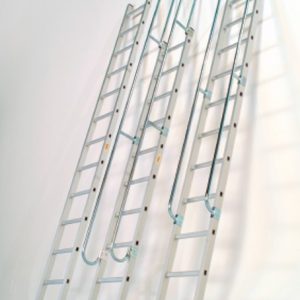Scala in alluminio unico con gradini rettangolari ribattuti - Gradini 12